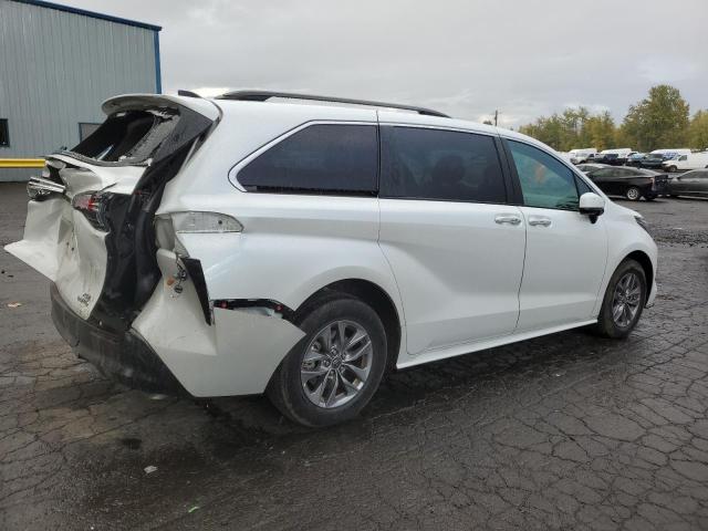 2022 TOYOTA SIENNA XLE - 5TDJRKEC6NS125999