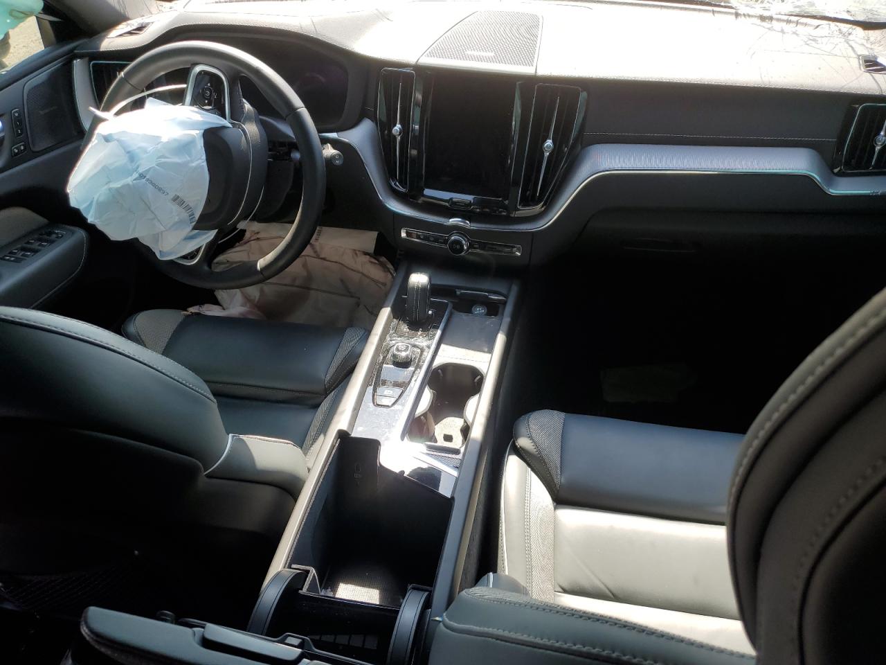 VOLVO XC60 B5 R-DESIGN