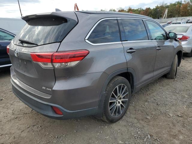 VIN 5TDJZRFH5HS431468 2017 Toyota Highlander, SE no.3