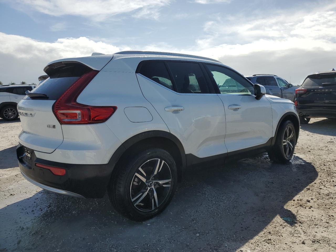 Lot #2969909933 2025 VOLVO XC40 CORE