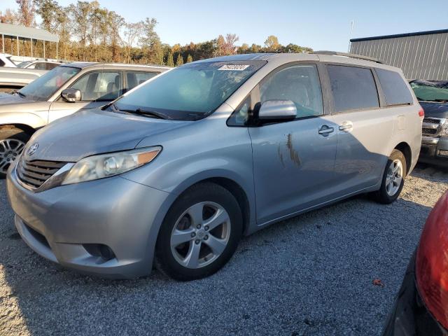 2011 TOYOTA SIENNA LE 2011