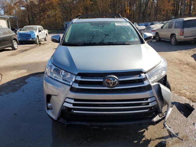 VIN 5TDJZRFH2JS903647 2018 Toyota Highlander, SE no.5