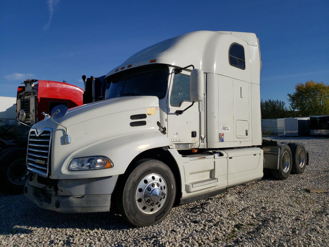 Lot #2979084930 2015 MACK 600 CXU600