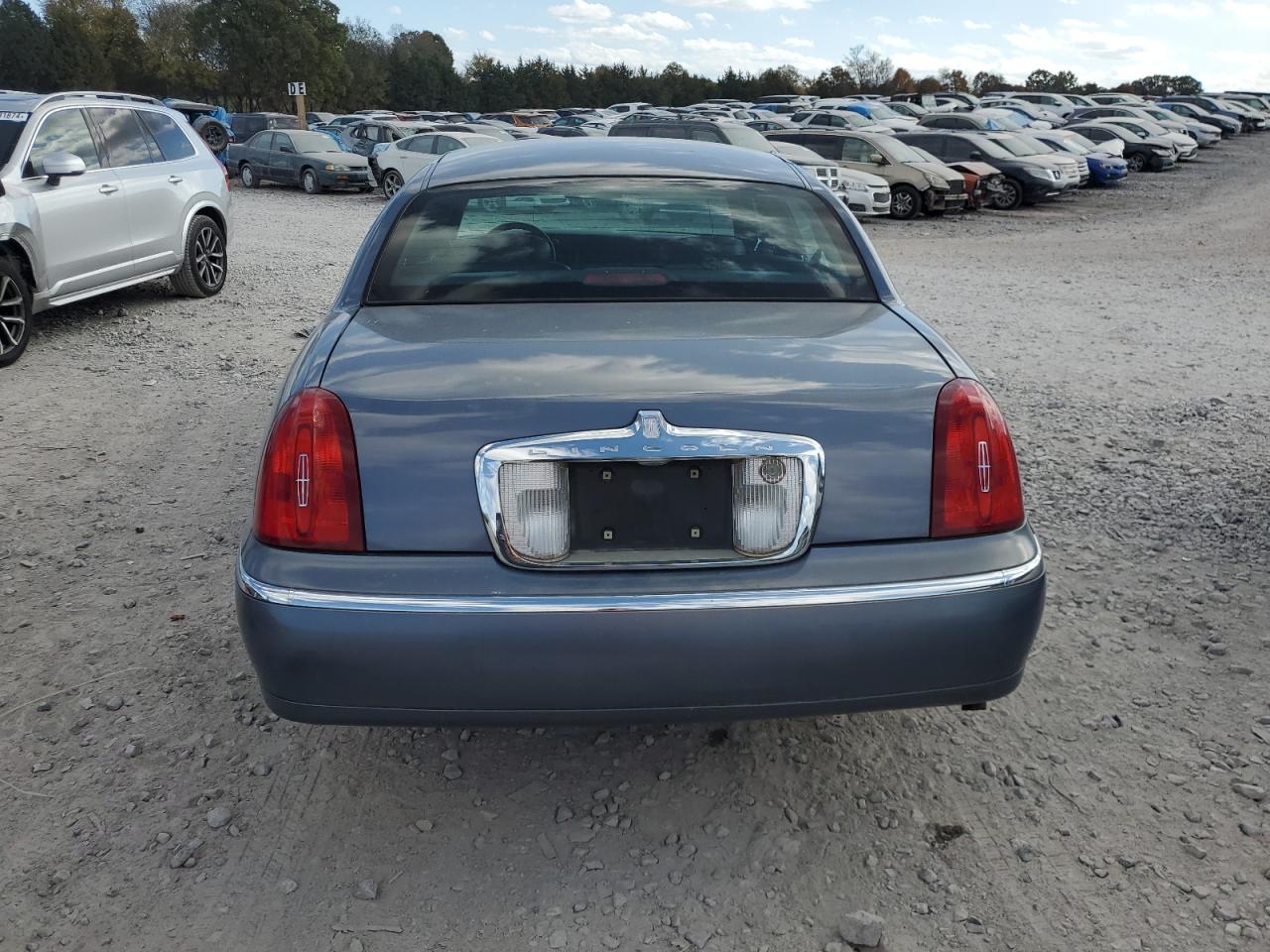 Lot #2952101722 1999 LINCOLN TOWN CAR E