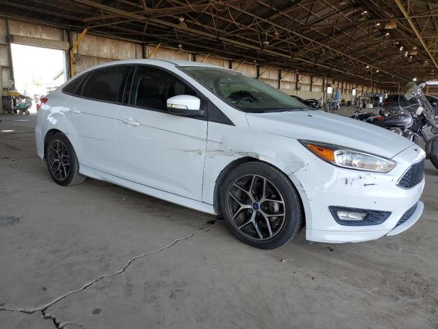 VIN 1FADP3F20FL375424 2015 Ford Focus, SE no.4