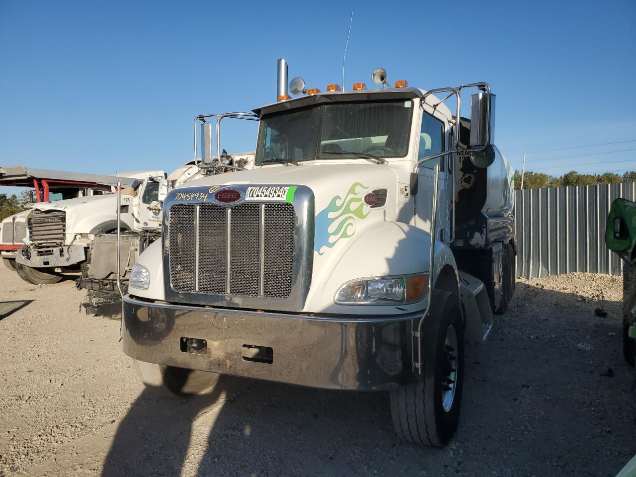 Lot #2872048188 2012 PETERBILT 348