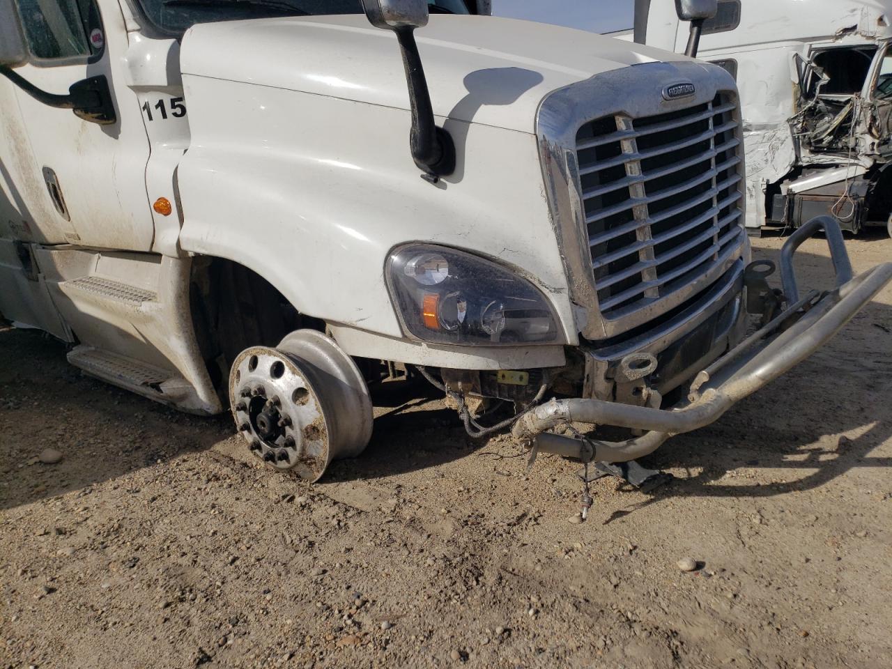 Lot #2993929312 2017 FREIGHTLINER CASCADIA 1