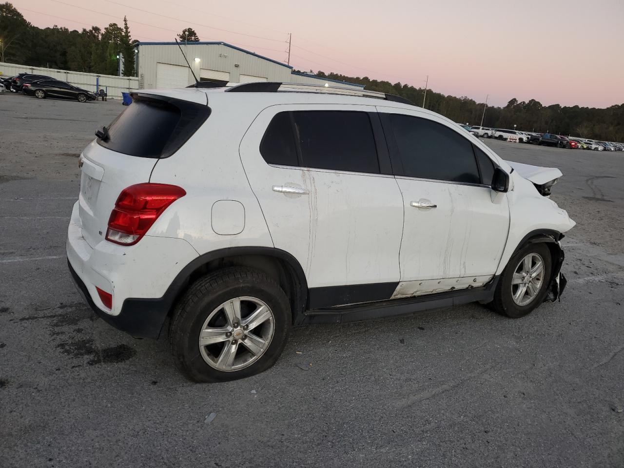 Lot #2955086811 2020 CHEVROLET TRAX 1LT