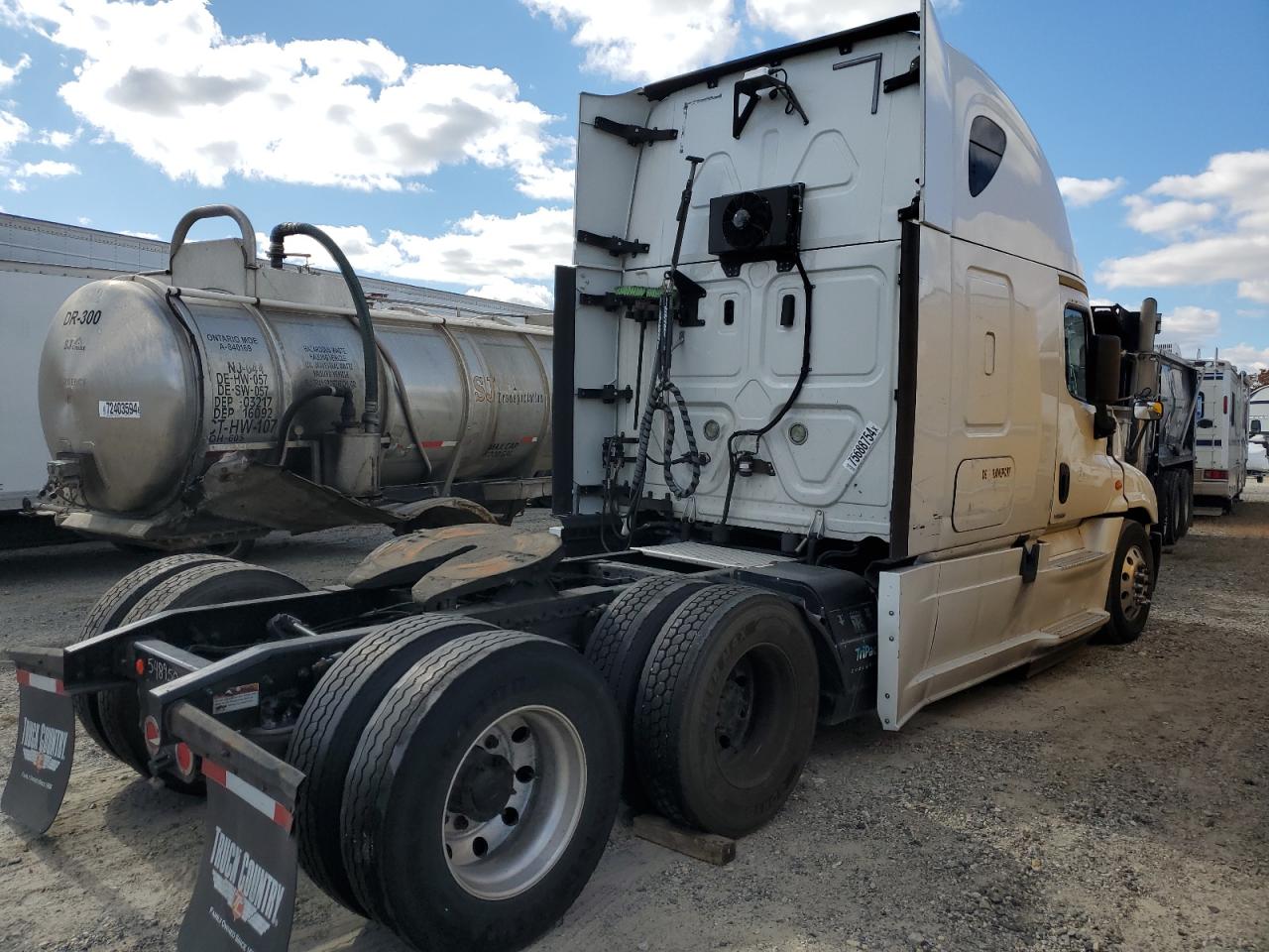 Lot #2976769768 2018 FREIGHTLINER CASCADIA 1