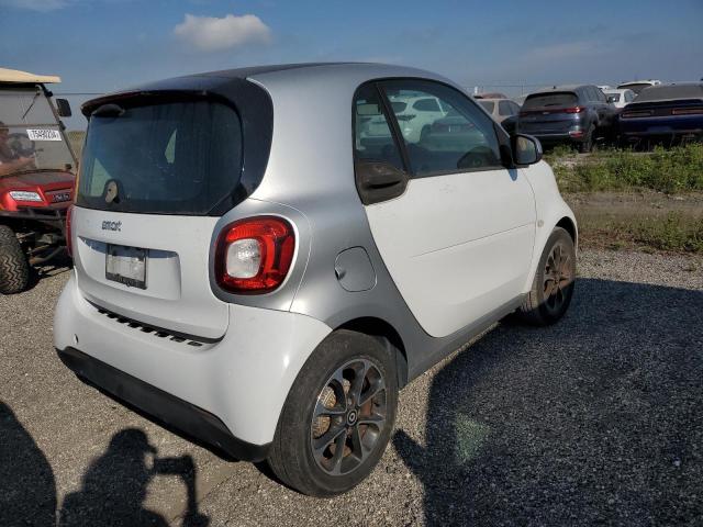 VIN WMEFJ5DA1GK067097 2016 Smart Fortwo no.3