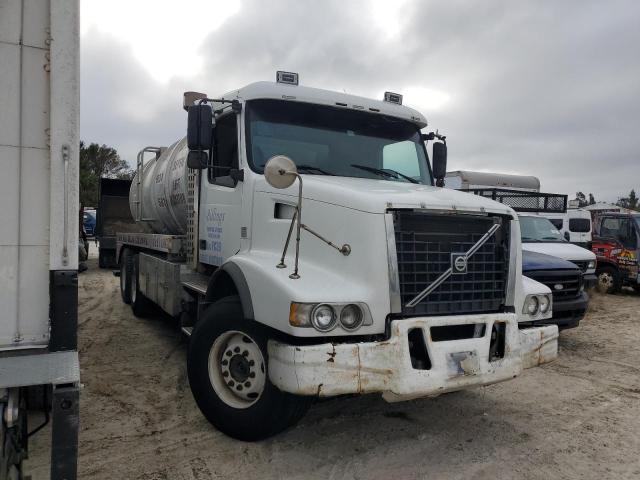 2010 VOLVO VHD #2955393681