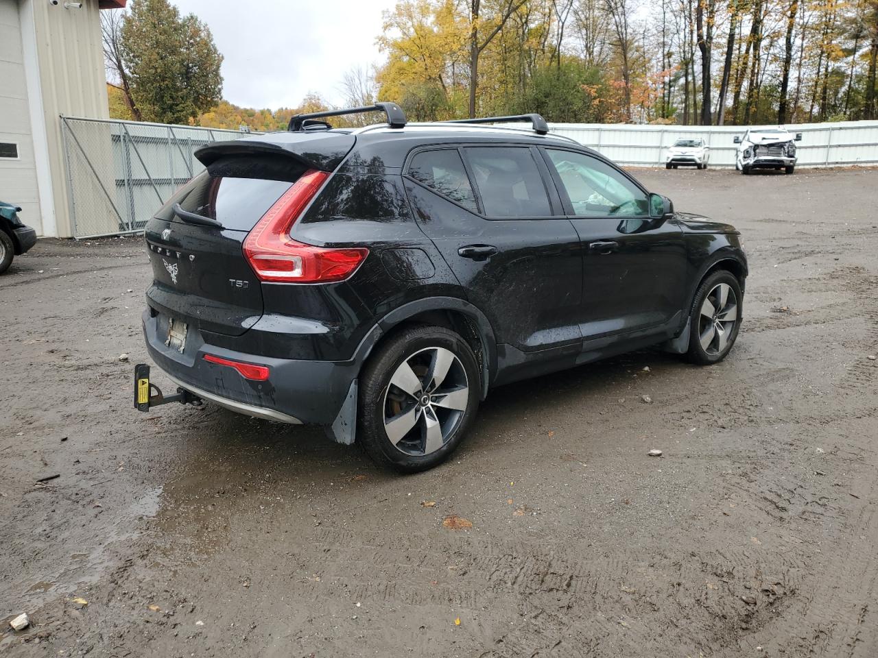 Lot #2952766903 2021 VOLVO XC40 T5 MO