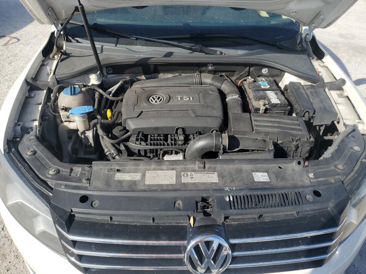 Lot #2956871917 2014 VOLKSWAGEN PASSAT SE