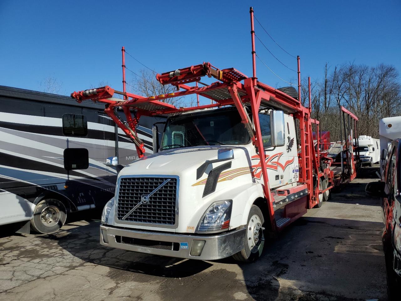 Lot #2935663830 2012 VOLVO VN VNL