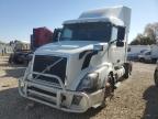 Lot #2935912823 2004 VOLVO VN VNL