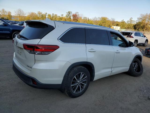 VIN 5TDJZRFHXHS515771 2017 Toyota Highlander, SE no.3