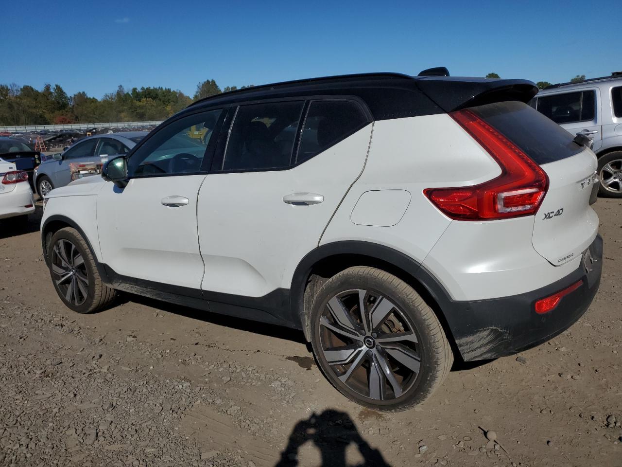 Lot #2940539467 2022 VOLVO XC40 P8 RE