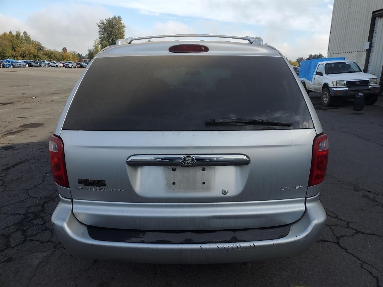 Lot #3029440690 2002 CHRYSLER TOWN & COU