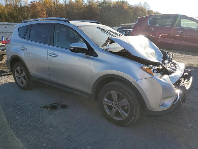 VIN JTMRFREV8FJ040165 2015 Toyota RAV4, Xle no.4