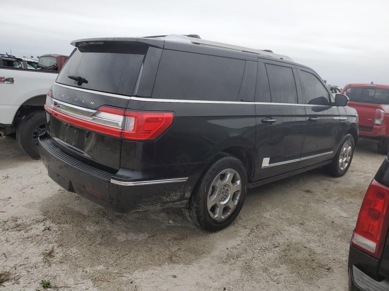 Lot #2974716445 2020 LINCOLN NAVIGATOR