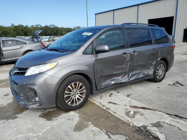 VIN 5TDYZ3DC1JS942846 2018 Toyota Sienna, Xle no.1