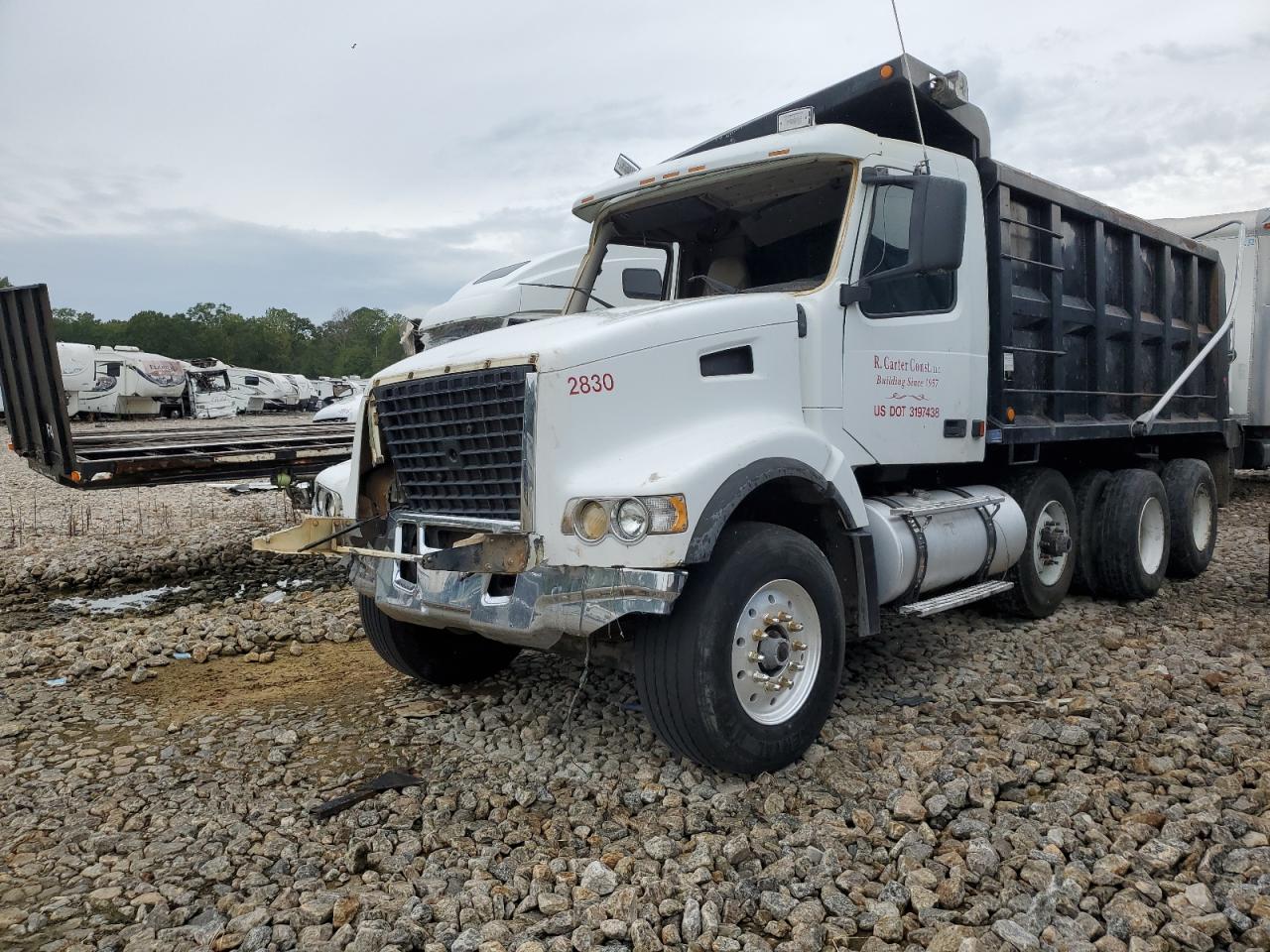 Lot #2970211268 2003 VOLVO VHD