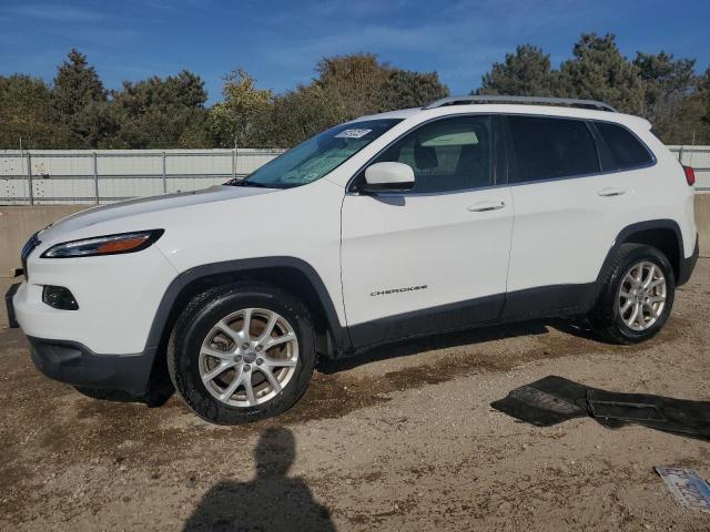 VIN 1C4PJLCB8JD557632 2018 Jeep Cherokee, Latitude no.1