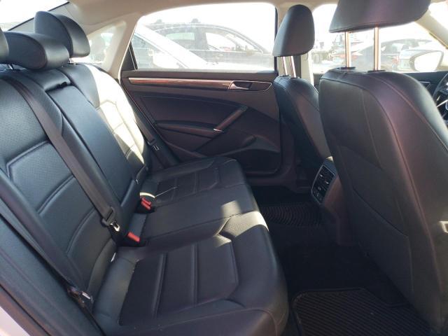 2018 VOLKSWAGEN PASSAT SE - 1VWBA7A36JC051930