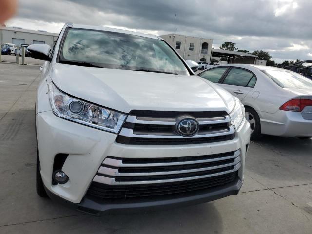 VIN 5TDKZRFH1JS273690 2018 Toyota Highlander, SE no.5