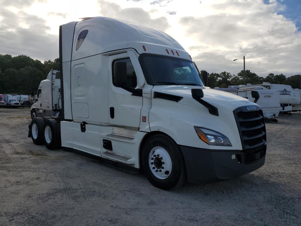 Freightliner Cascadia 2021 126" Sleepercab