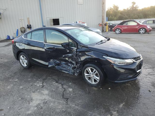 VIN 1G1BE5SM7J7145836 2018 Chevrolet Cruze, LT no.4