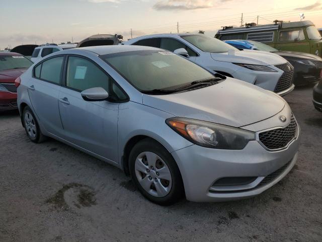 VIN KNAFK4A67G5520902 2016 KIA Forte, LX no.4