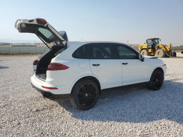 VIN WP1AA2A22JKA03872 2018 PORSCHE CAYENNE no.3