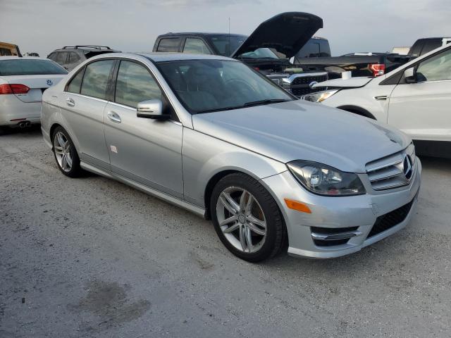 VIN WDDGF4HB5DA824219 2013 Mercedes-Benz C-Class, 250 no.4