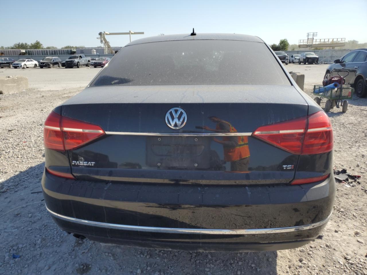 Lot #2905346146 2016 VOLKSWAGEN PASSAT S