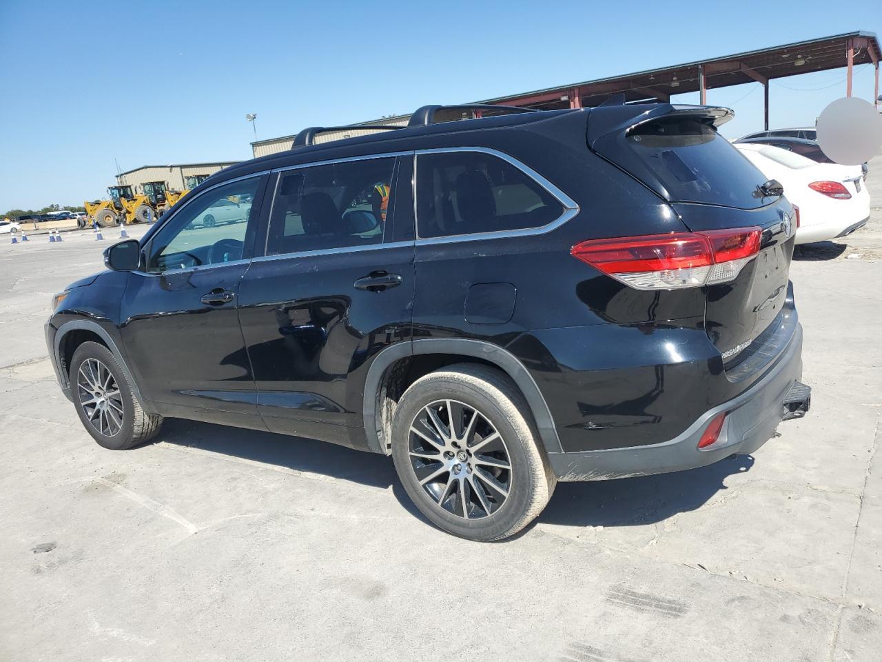 TOYOTA HIGHLANDER 2018 black  gas 5TDKZRFH8JS533051 photo #3