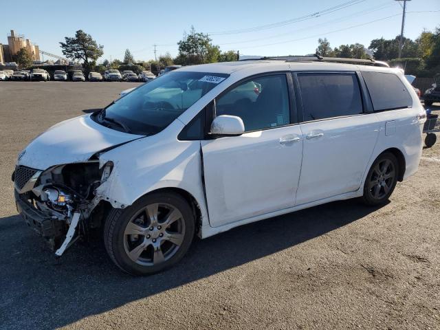 VIN 5TDXZ3DC5HS805429 2017 Toyota Sienna, SE no.1