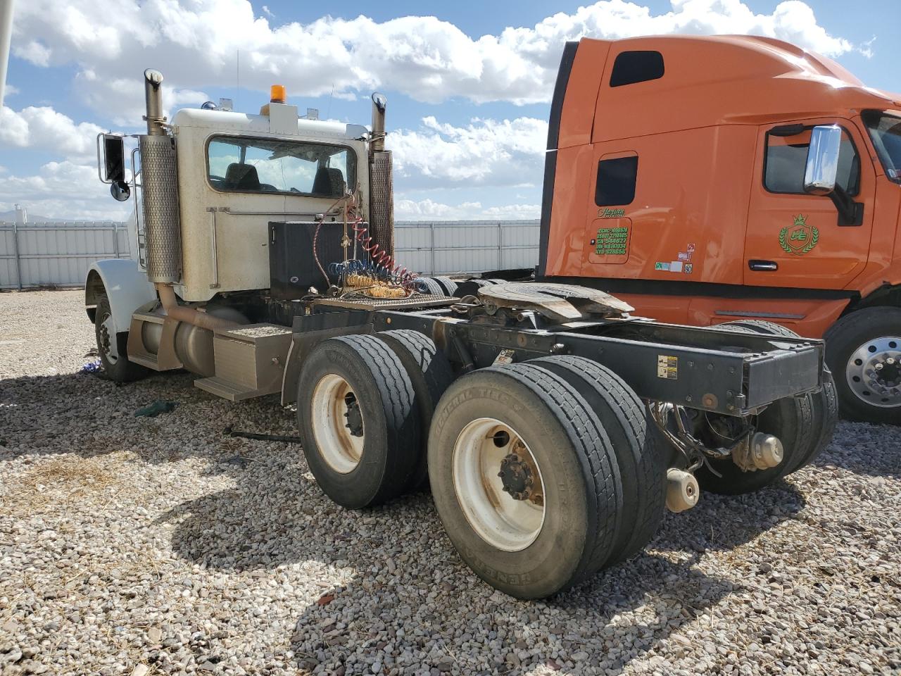 Lot #2919393318 2004 PETERBILT 378