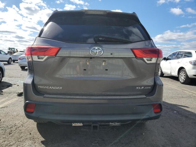 VIN 5TDJZRFH2JS827573 2018 Toyota Highlander, SE no.6