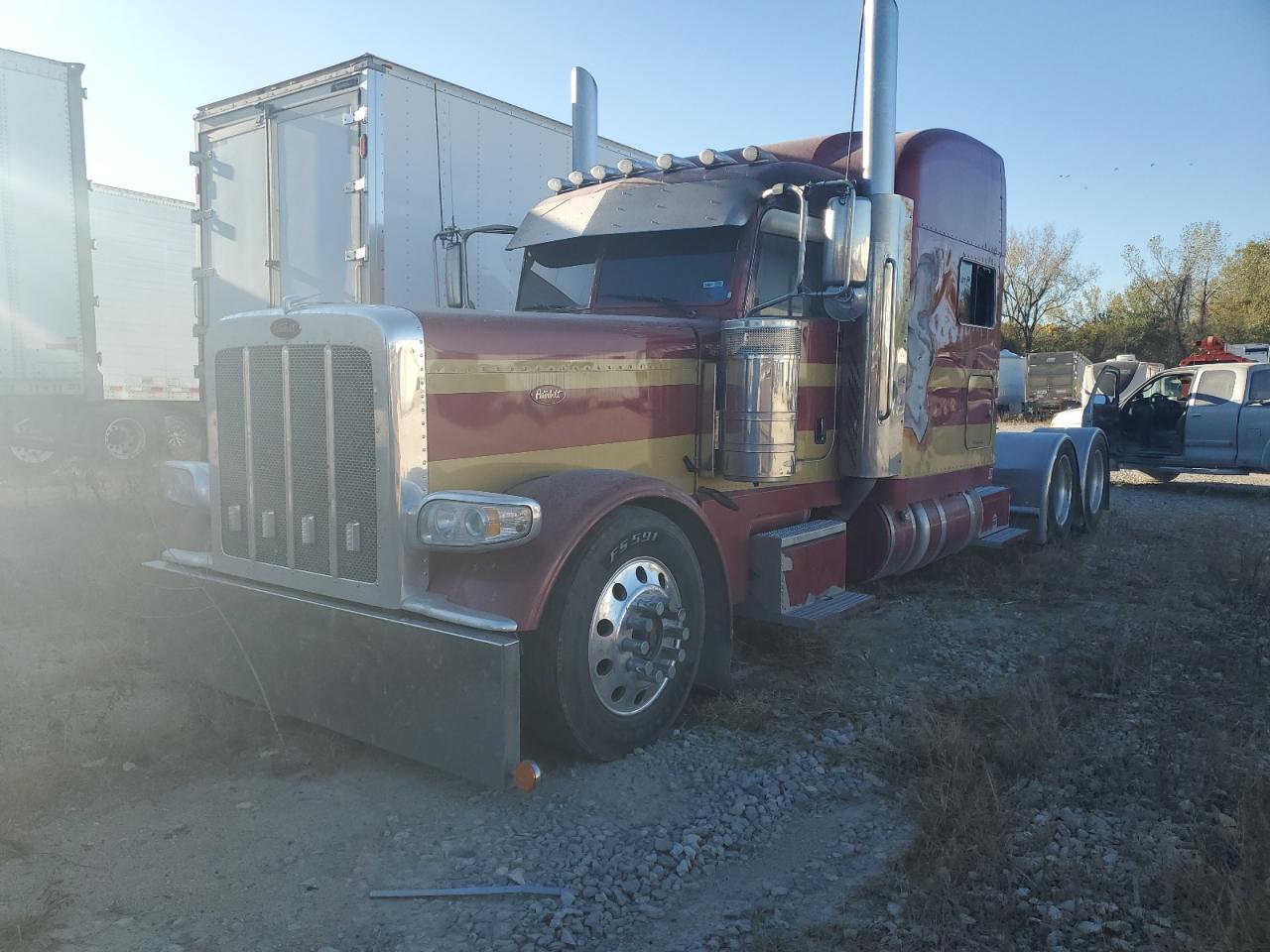 Lot #2952983378 2019 PETERBILT 389