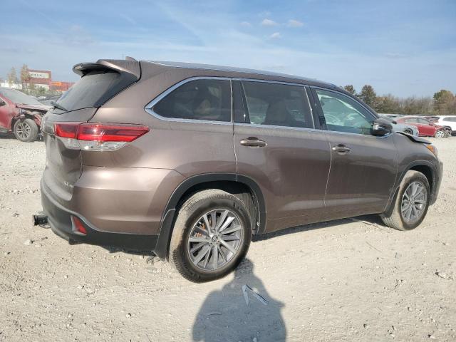 VIN 5TDJZRFH5HS438033 2017 Toyota Highlander, SE no.3