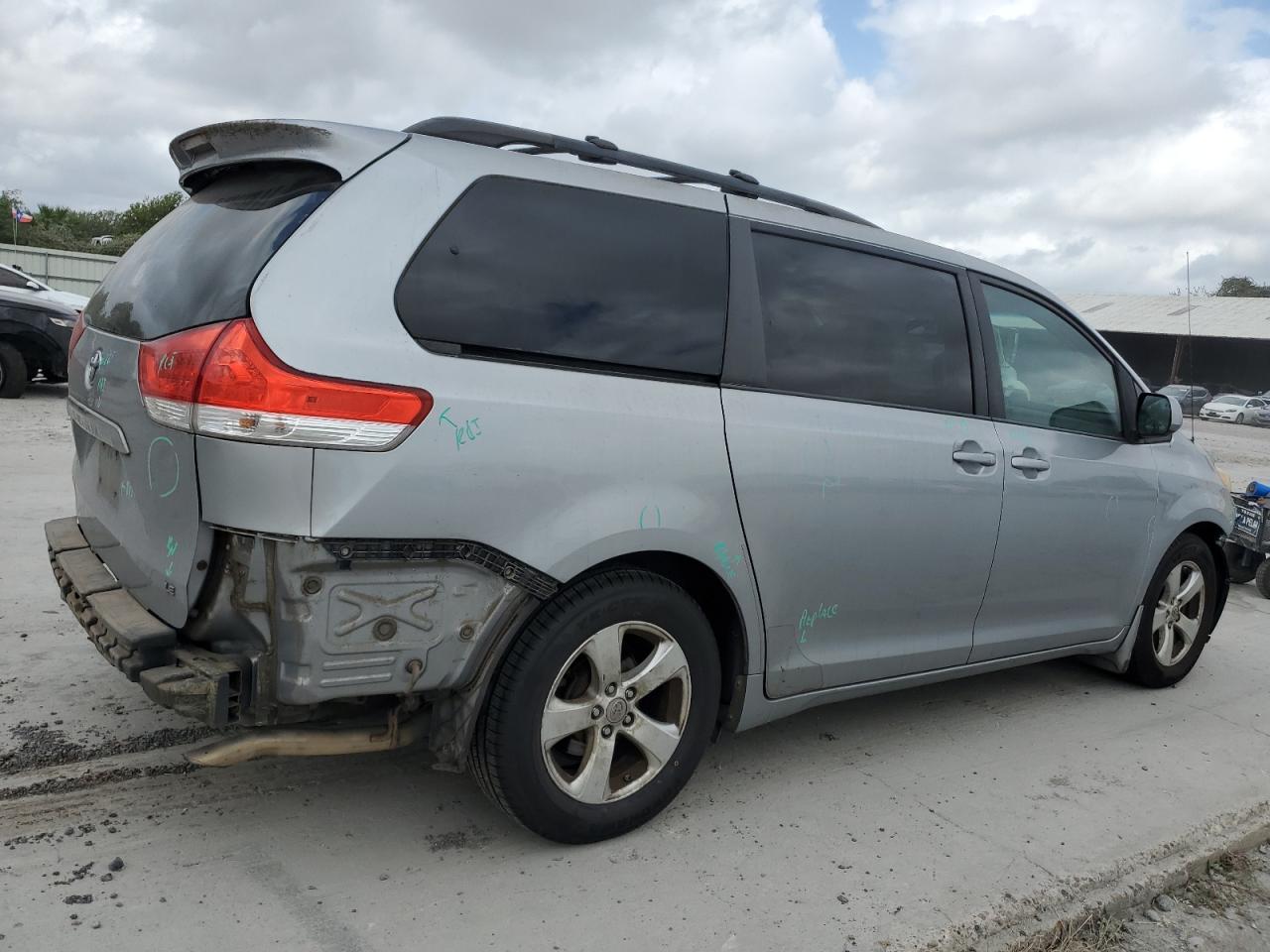 Lot #2962548871 2011 TOYOTA SIENNA LE