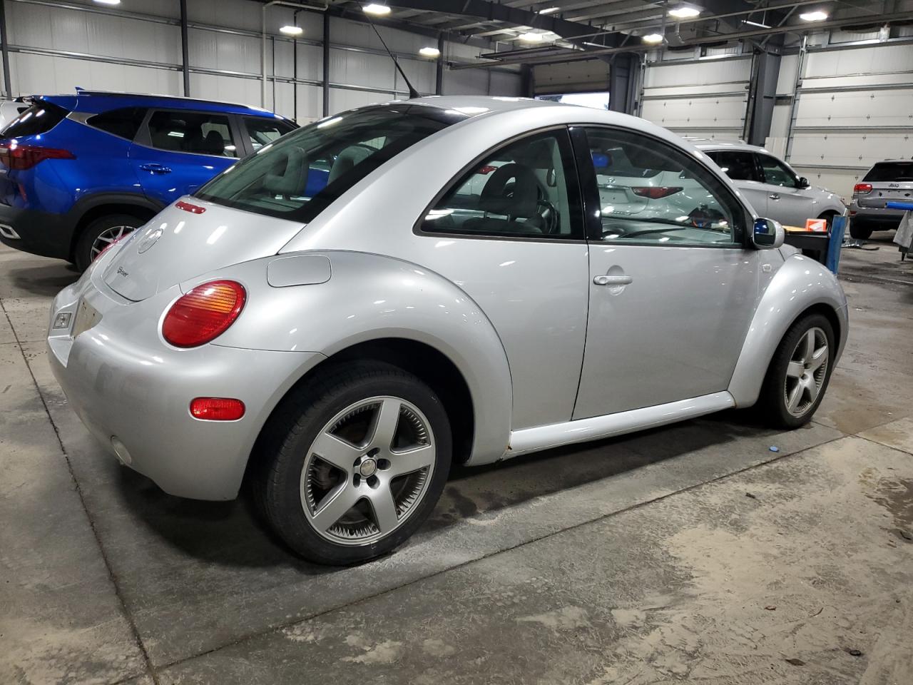 Lot #2945560101 2002 VOLKSWAGEN NEW BEETLE