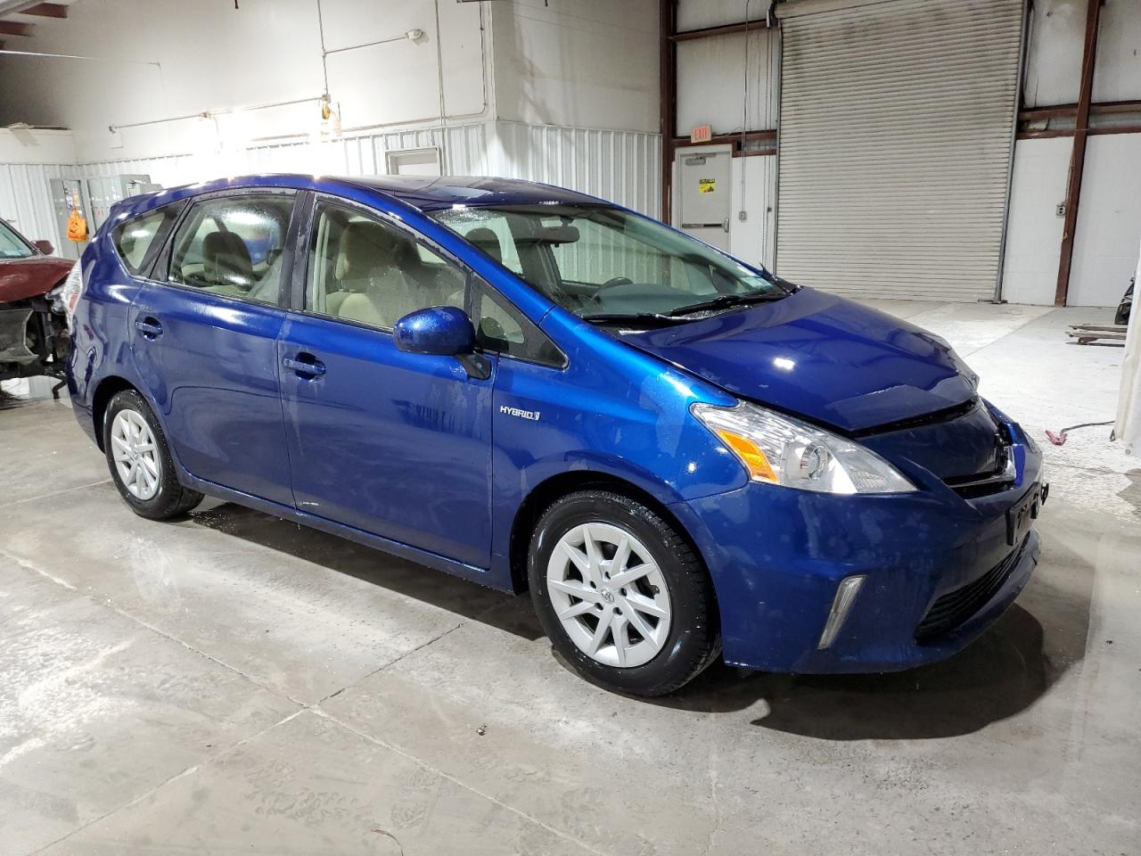 Lot #2921295871 2014 TOYOTA PRIUS V