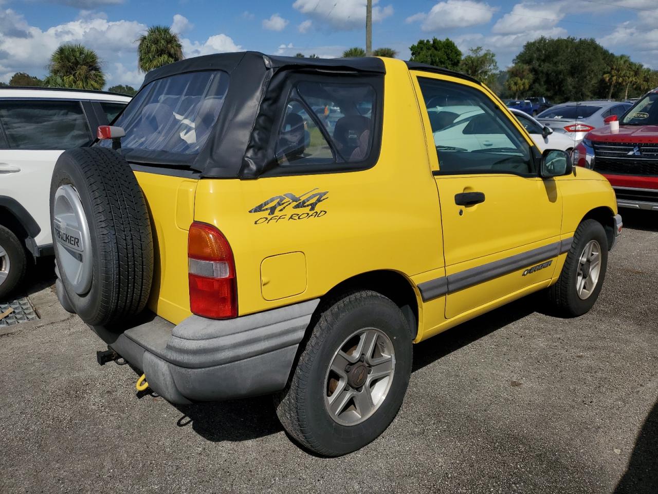 CHEVROLET TRACKER 2002 yellow  gas 2CNBJ18C326943340 photo #4