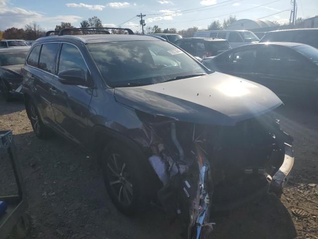 VIN 5TDJZRFH9HS437967 2017 Toyota Highlander, SE no.4