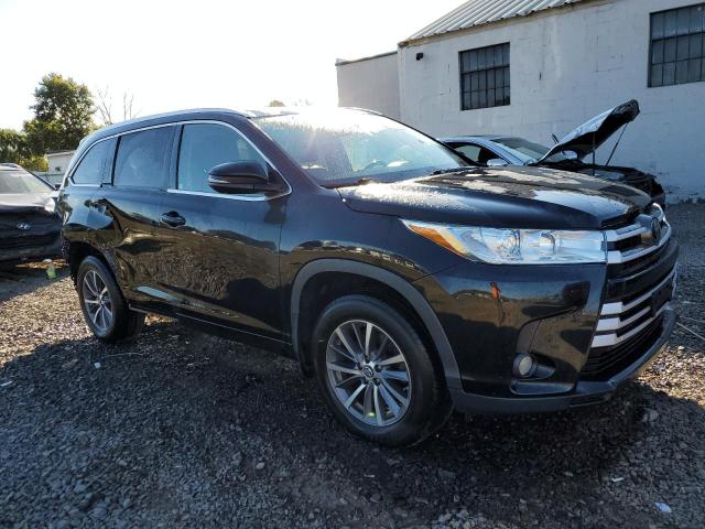 VIN 5TDJZRFH2HS391429 2017 Toyota Highlander, SE no.4