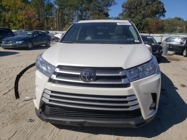 VIN 5TDJZRFH5HS428182 2017 Toyota Highlander, SE no.5