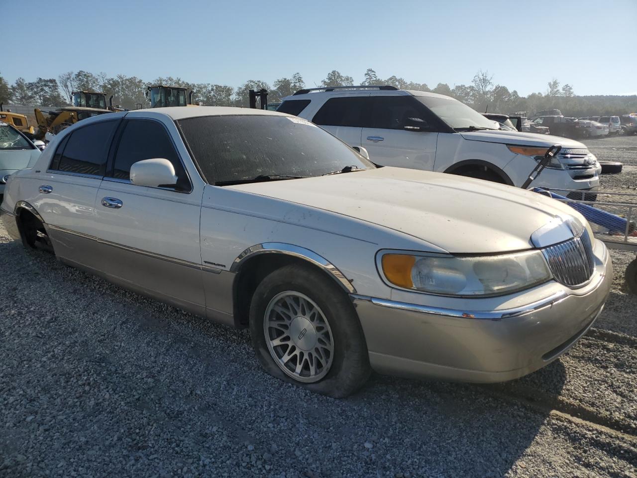 Lot #2986807199 2002 LINCOLN TOWN CAR S