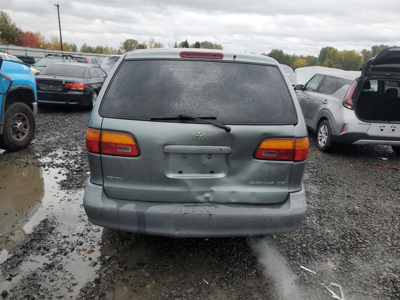 Lot #2986888766 2000 TOYOTA SIENNA CE